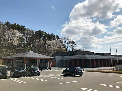 景観に馴染む建物の様子