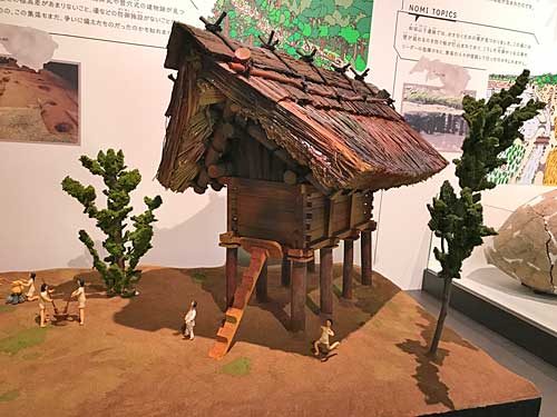 高床式の建物の模型