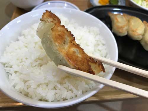 焼き餃子とごはん