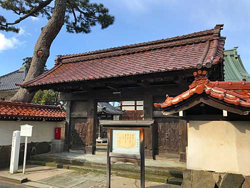 本誓寺の山門
