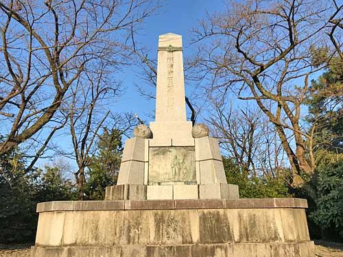 瑞龍前田公遺徳碑