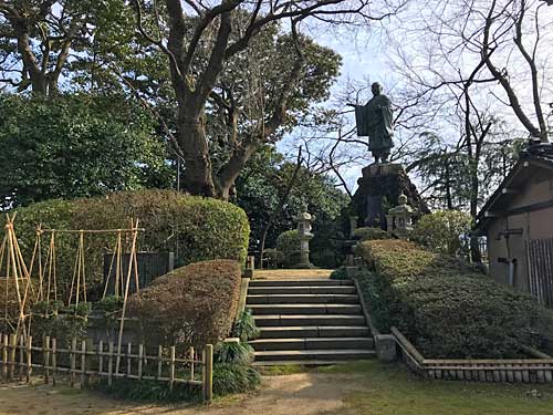 日像上人像のある櫓跡