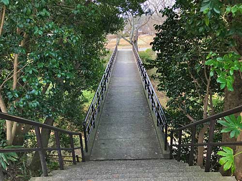 小丸山城址公園の三更橋