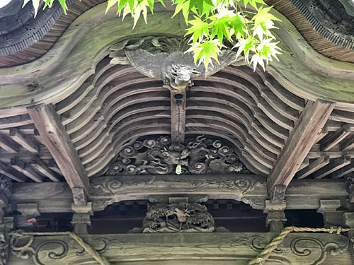 向拝の軒下の彫り物