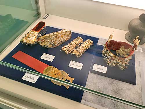 安土城考古学博物館の再現副葬品