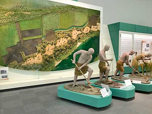安土城考古学博物館の第1展示室の様子