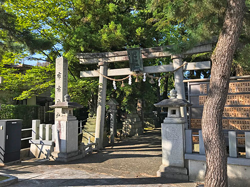 布市神社入口の鳥居