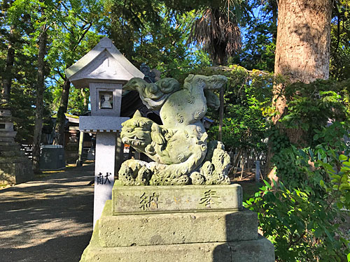 布市神社の逆立ち狛犬