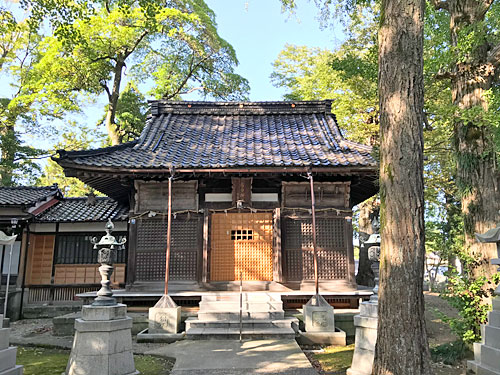 布市神社の拝殿