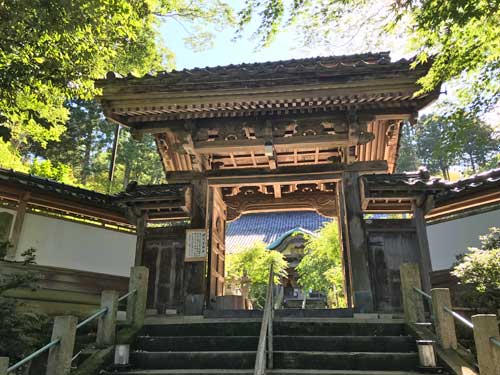 青林寺の山門