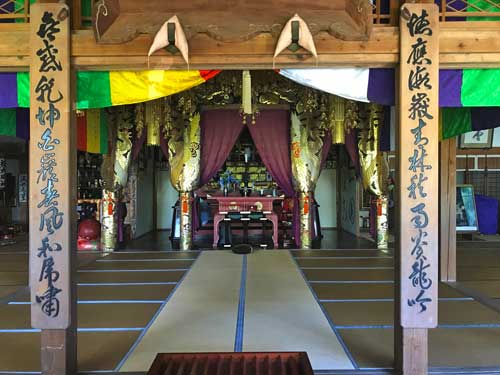 本堂内部の様子