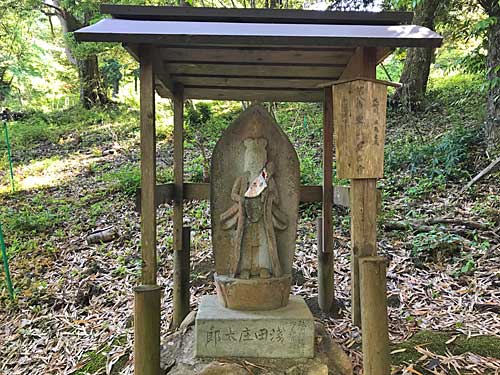 ボロボロの石仏