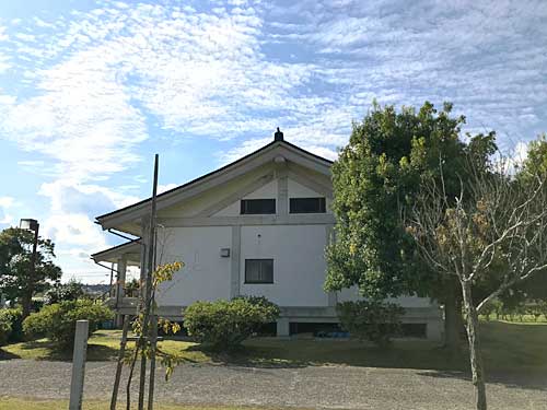 能登国分寺展示館の側面