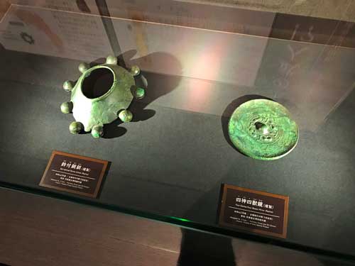 和田山古墳の鈴付銅釧と四神四獣鏡