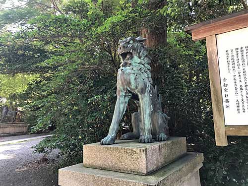 細身な狛犬