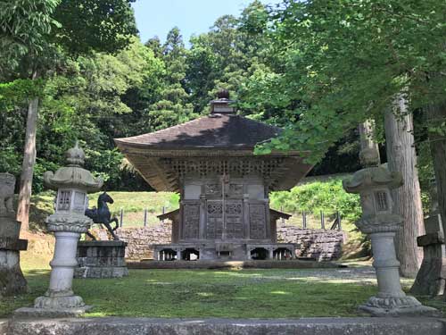 道神社の拝殿