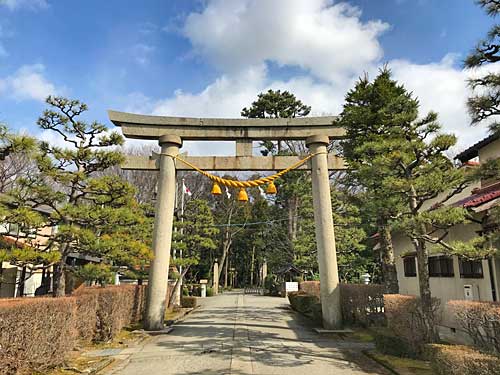 若宮八幡宮の一の鳥居