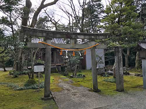諏訪社の鳥居