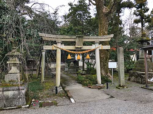 高良社の鳥居