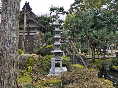 若宮八幡宮の宝塔