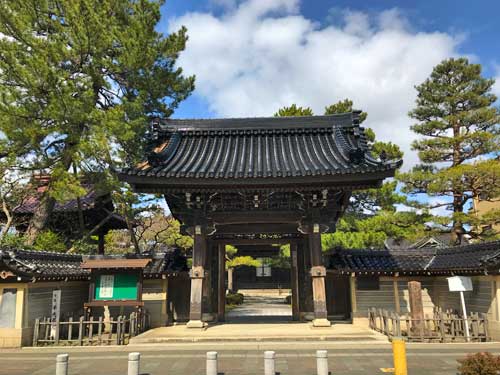 聖興寺の山門