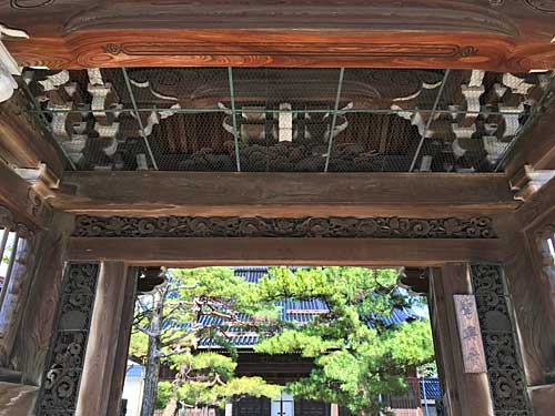 山門の彫刻
