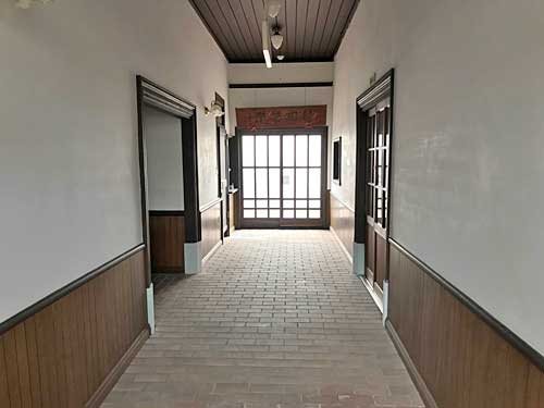 1階中央通路
