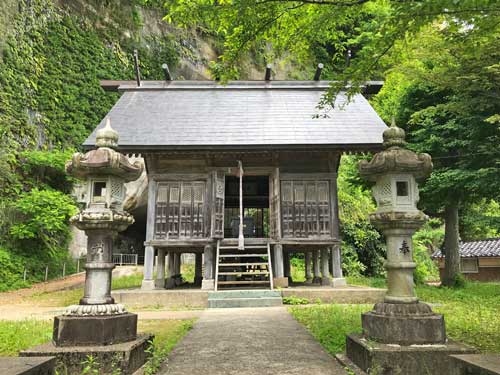 白山社の拝殿