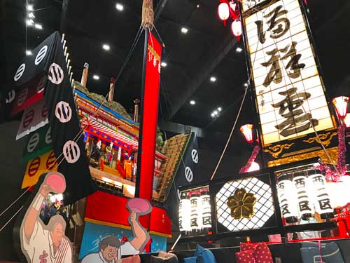 お熊甲祭の枠旗