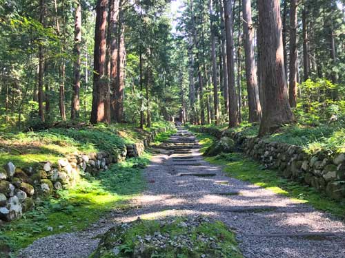 三宮へと続く直線参道