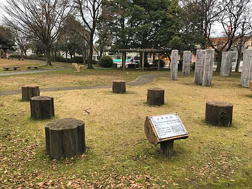 6本の木柱列