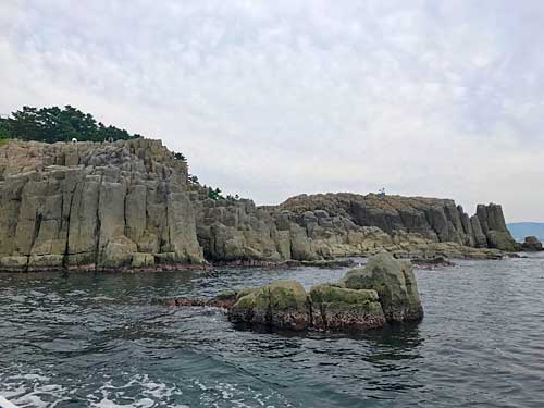 軍艦岩