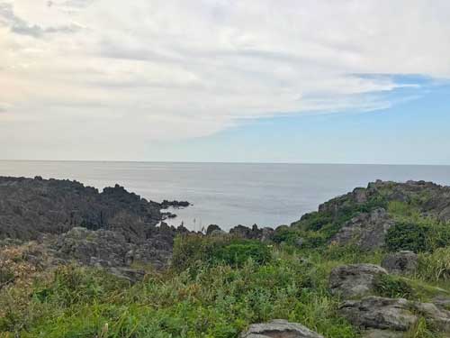 板状節理の岩場