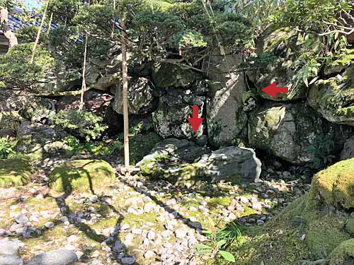 前庭の枯れ滝
