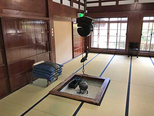 御上の間の囲炉裏