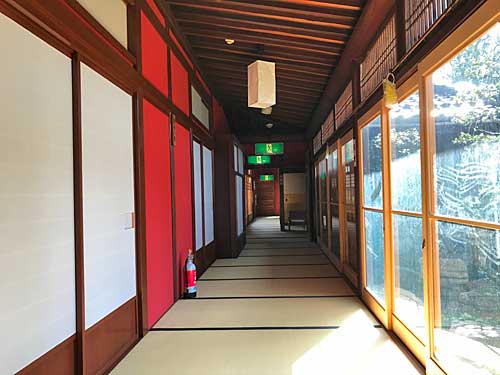 松任ふるさと館の縁側廊下