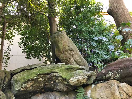 紫雲園の神獣石