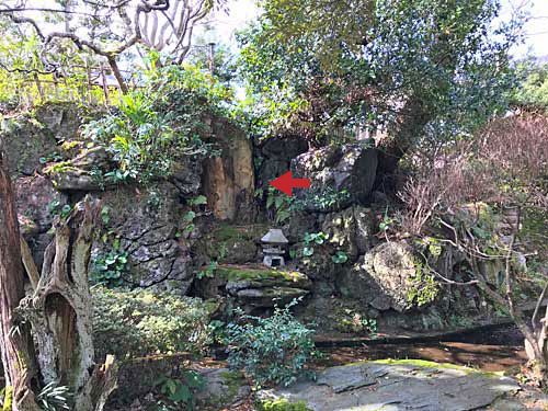 紫雲園の枯れ滝
