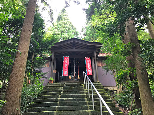 九萬坊大権現の拝殿
