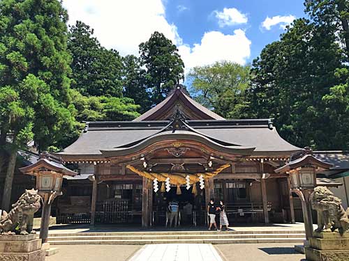 白山比咩神社の拝殿