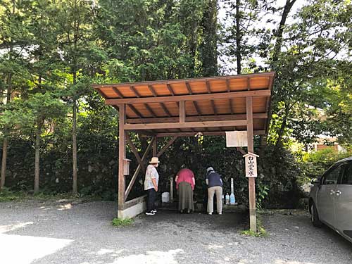 白山比咩神社の水汲み場
