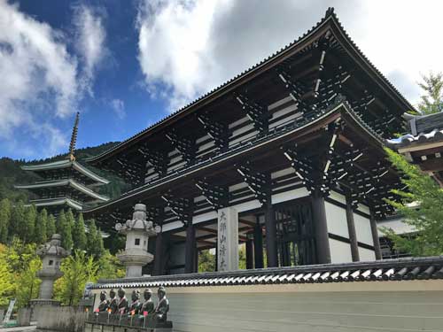 大門と五重塔
