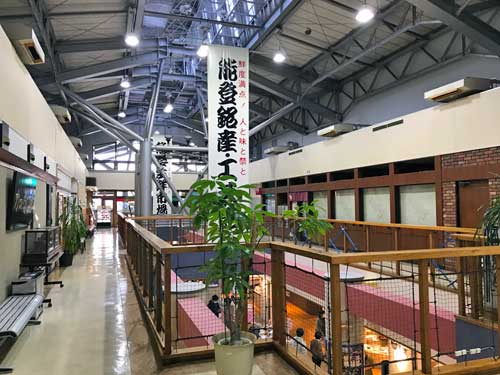 2階のグルメ館