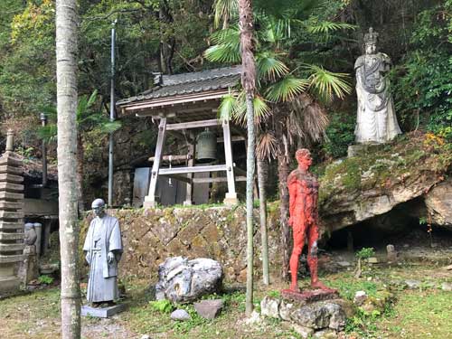 気持ち悪い像