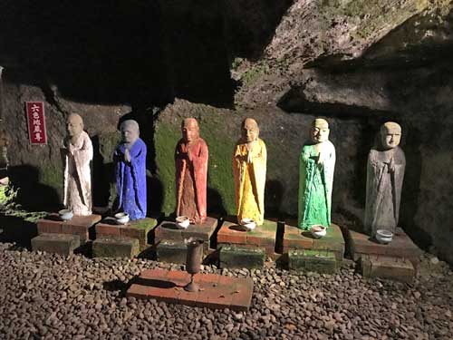 ハニベ巌窟院の六色地蔵尊