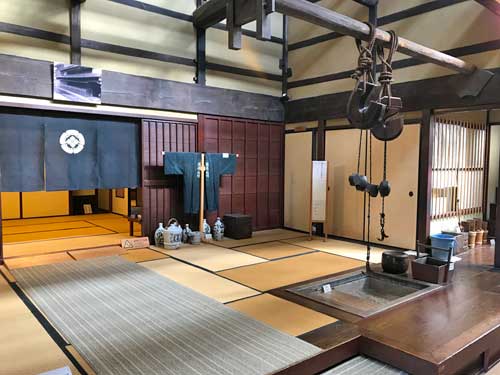 店の間