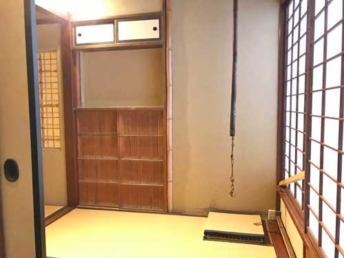 旧山川家の室内