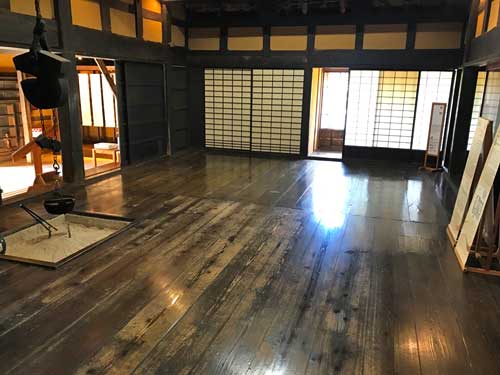 居間
