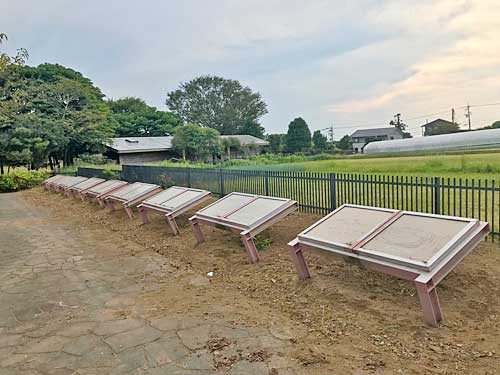 エントランスのレリーフ陶板