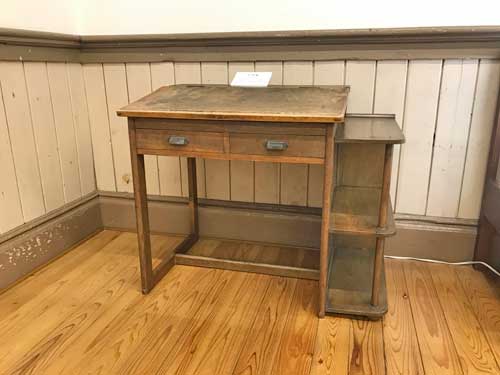 金沢くらしの博物館の古い机
